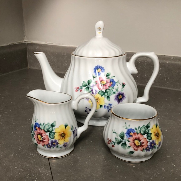 Royal Oak Other - Beautiful Royal Oak, made in China, Teapot, cream and sugar set. Floral on white